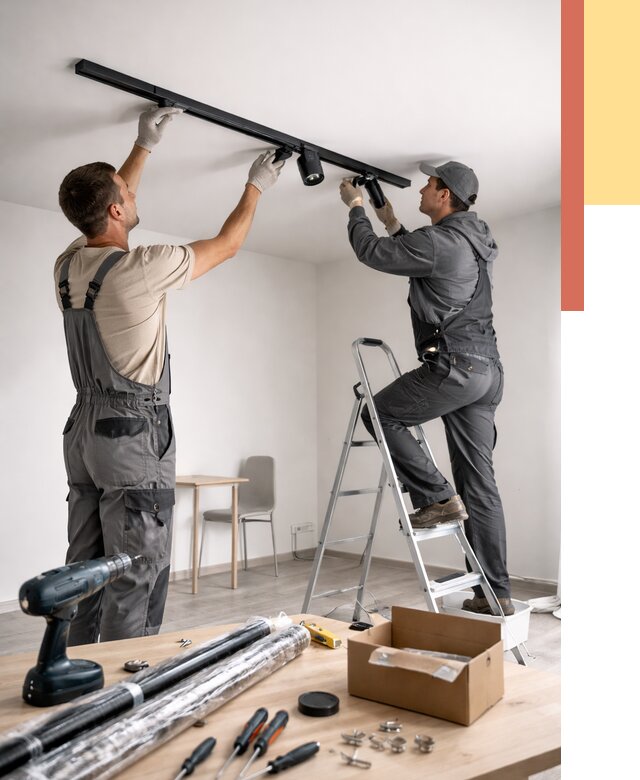 Установка трековых светильников в натяжной потолок в Североуральске от 4326 руб. | ОТДЕЛОЧНИК-Сву